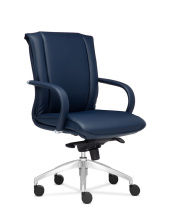 Кресло Again с низкой спинкой на крестовине с колесами в ткани 1 категории