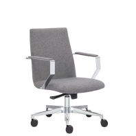 Кресло Хюго с низкой спинкой на крестовине с колесами в ткани 1 категории Кресло Хюго с низкой спинкой на крестовине с колесами в ткани 1 категории